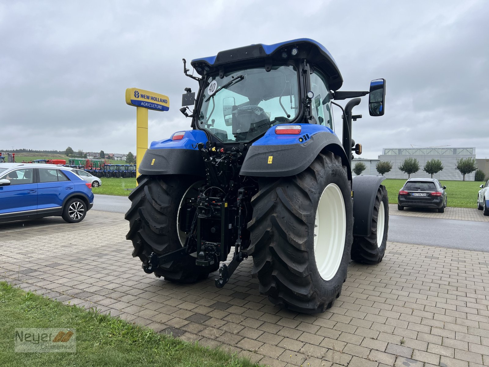 Traktor of the type New Holland T5.140 Auto Command, Neumaschine in Bad Waldsee Mennisweiler (Picture 4)