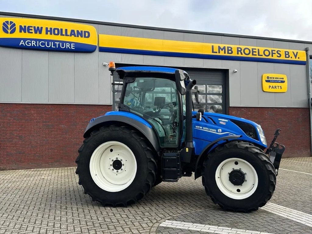 Traktor des Typs New Holland T5.140 Autocommand, Gebrauchtmaschine in BENNEKOM (Bild 2)