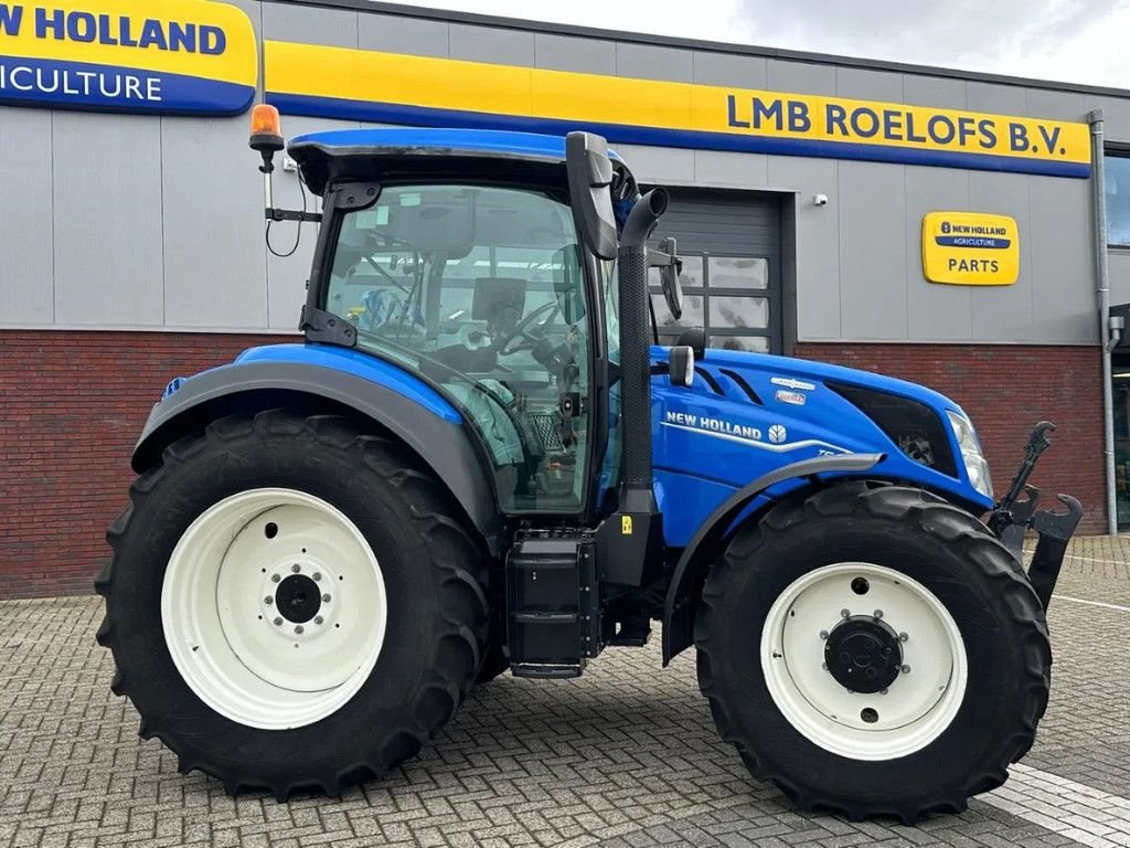 Traktor des Typs New Holland T5.140 Autocommand, Gebrauchtmaschine in BENNEKOM (Bild 3)