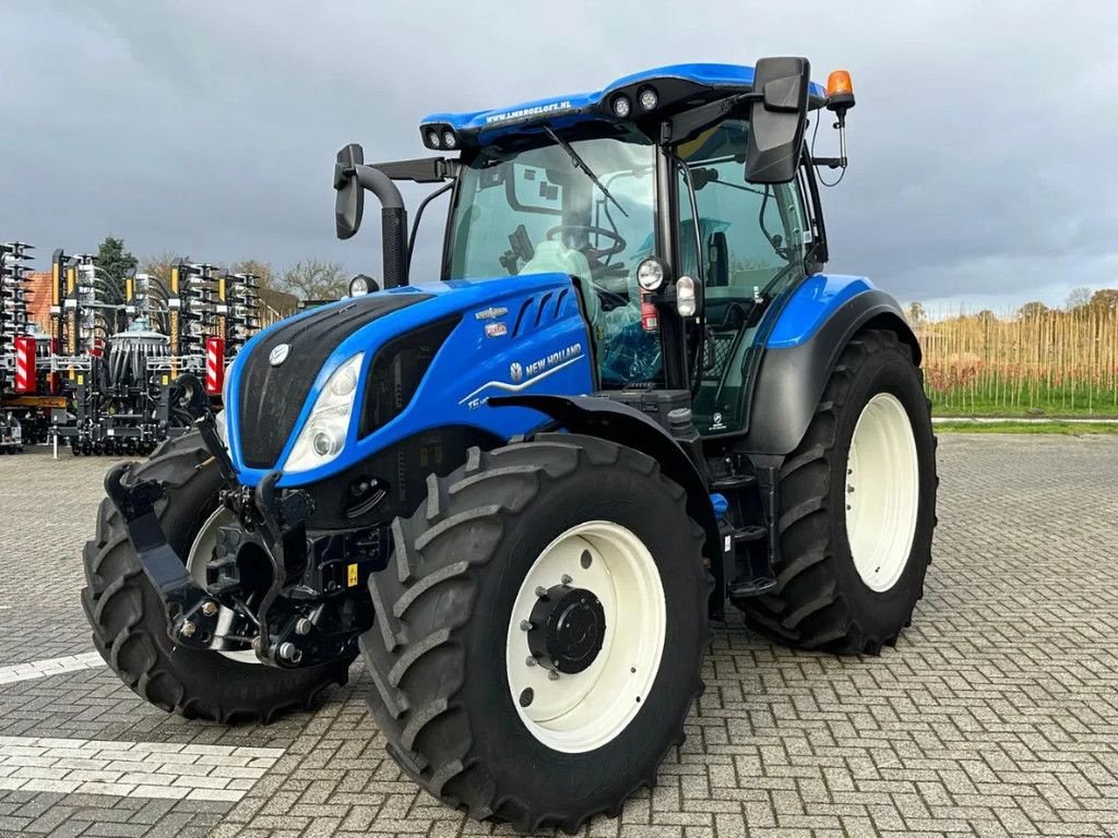 Traktor of the type New Holland T5.140 Autocommand, Gebrauchtmaschine in BENNEKOM (Picture 8)