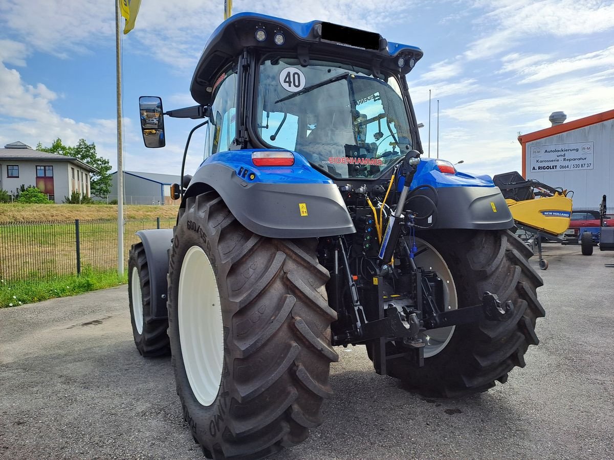 Traktor του τύπου New Holland T5.140 DC (Stage V), Neumaschine σε Burgkirchen (Φωτογραφία 8)