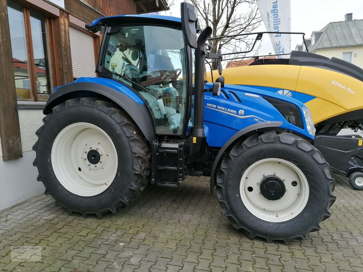 Traktor of the type New Holland T5.140 DC (Stage V), Neumaschine in Obing (Picture 1)