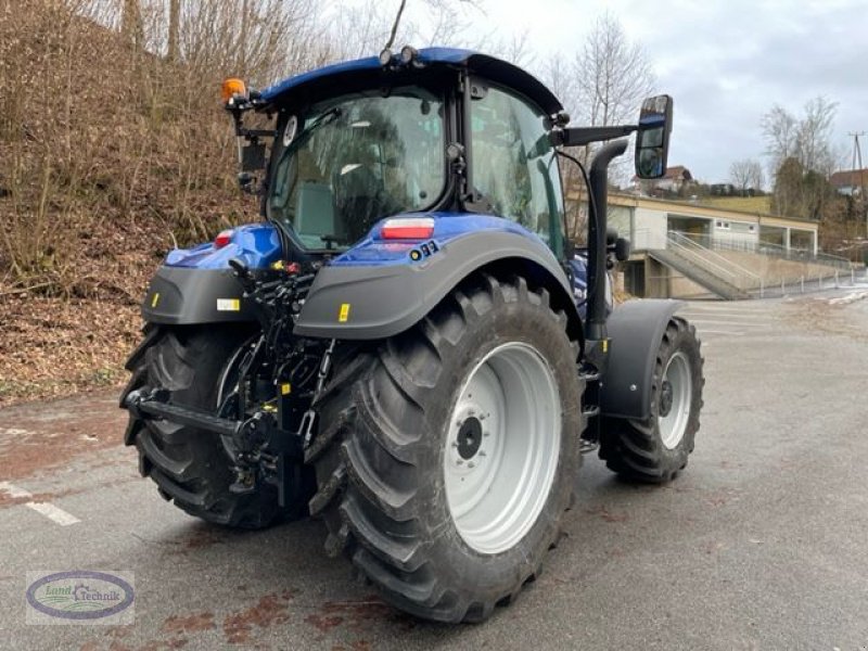 Traktor van het type New Holland T5.140 DC (Stage V), Neumaschine in Münzkirchen (Foto 7)