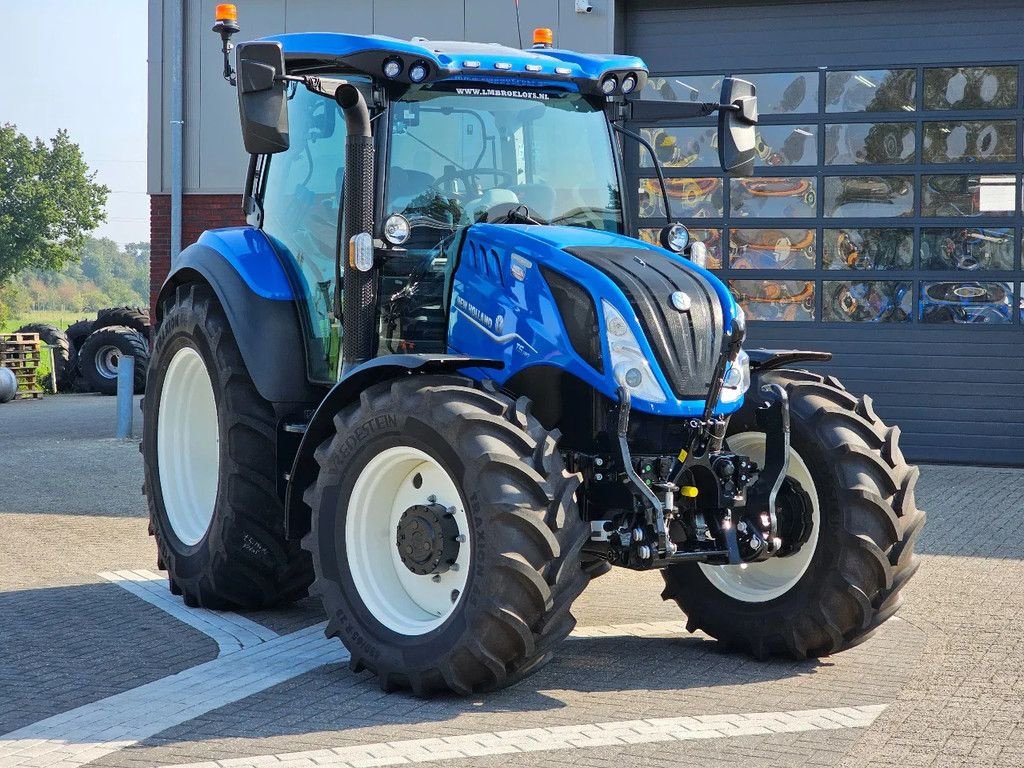 Traktor of the type New Holland T5.140 Dct, Gebrauchtmaschine in BENNEKOM (Picture 3)