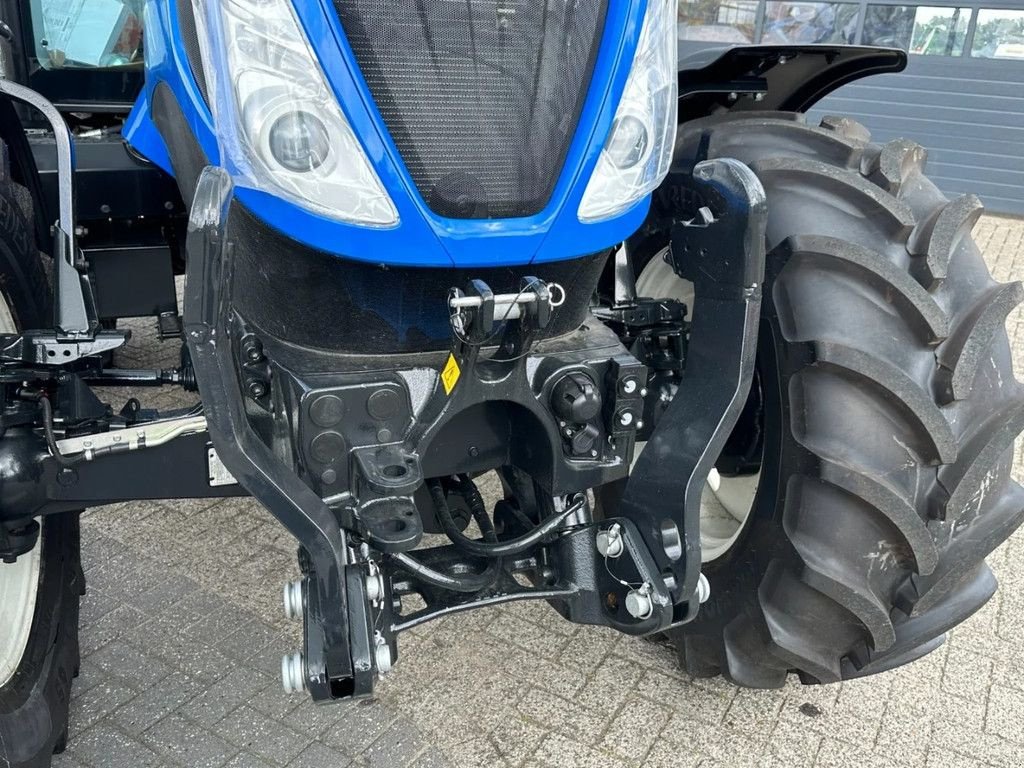 Traktor typu New Holland T5.140 Dynamic command, Gebrauchtmaschine v BENNEKOM (Obrázok 4)