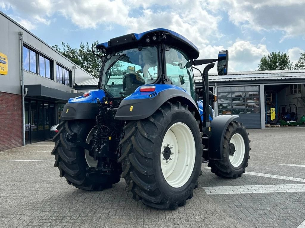 Traktor of the type New Holland T5.140 Dynamic command, Gebrauchtmaschine in BENNEKOM (Picture 9)