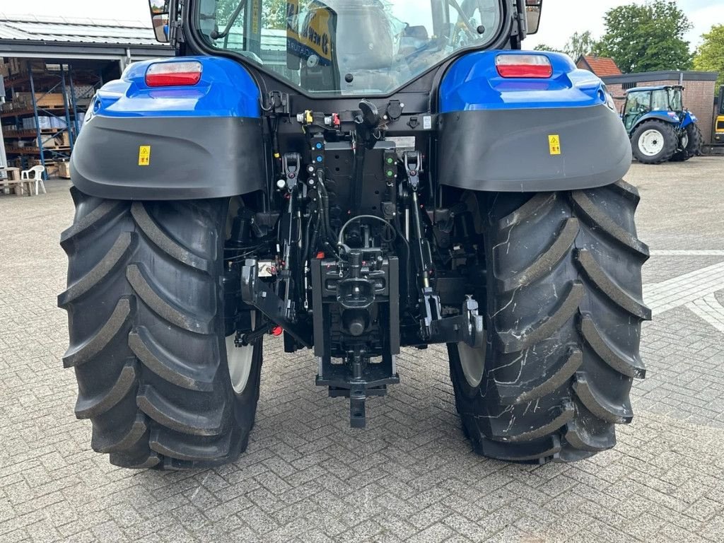 Traktor of the type New Holland T5.140 Dynamic command, Gebrauchtmaschine in BENNEKOM (Picture 10)