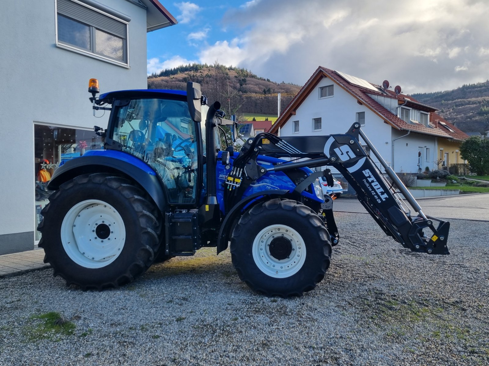 Traktor of the type New Holland T5.140DC, Neumaschine in Sölden (Picture 18)