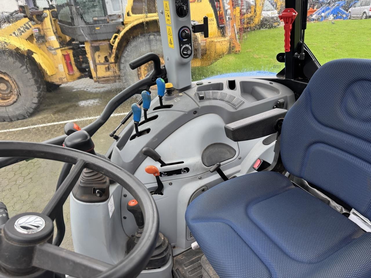 Traktor typu New Holland T5.75 PS CAB, Gebrauchtmaschine w Hadsten (Zdjęcie 4)