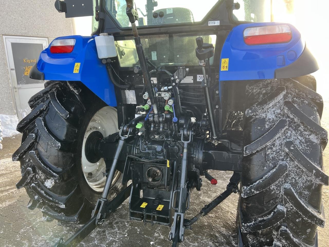 Traktor of the type New Holland T5.75 PS CAB, Gebrauchtmaschine in Hadsten (Picture 5)