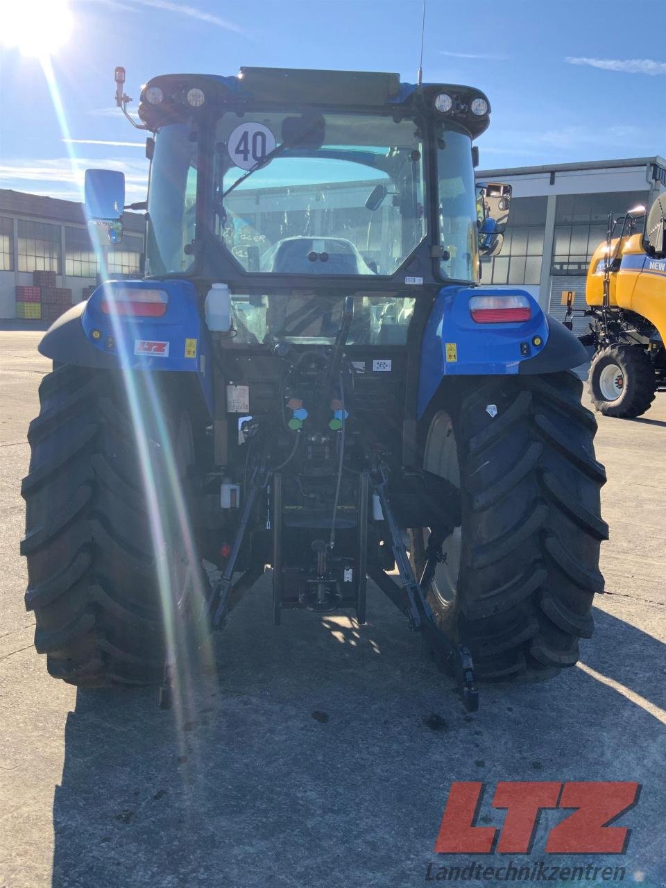 Traktor des Typs New Holland T5.90 DC CAB STAGE V, Gebrauchtmaschine in Ampfing (Bild 4)