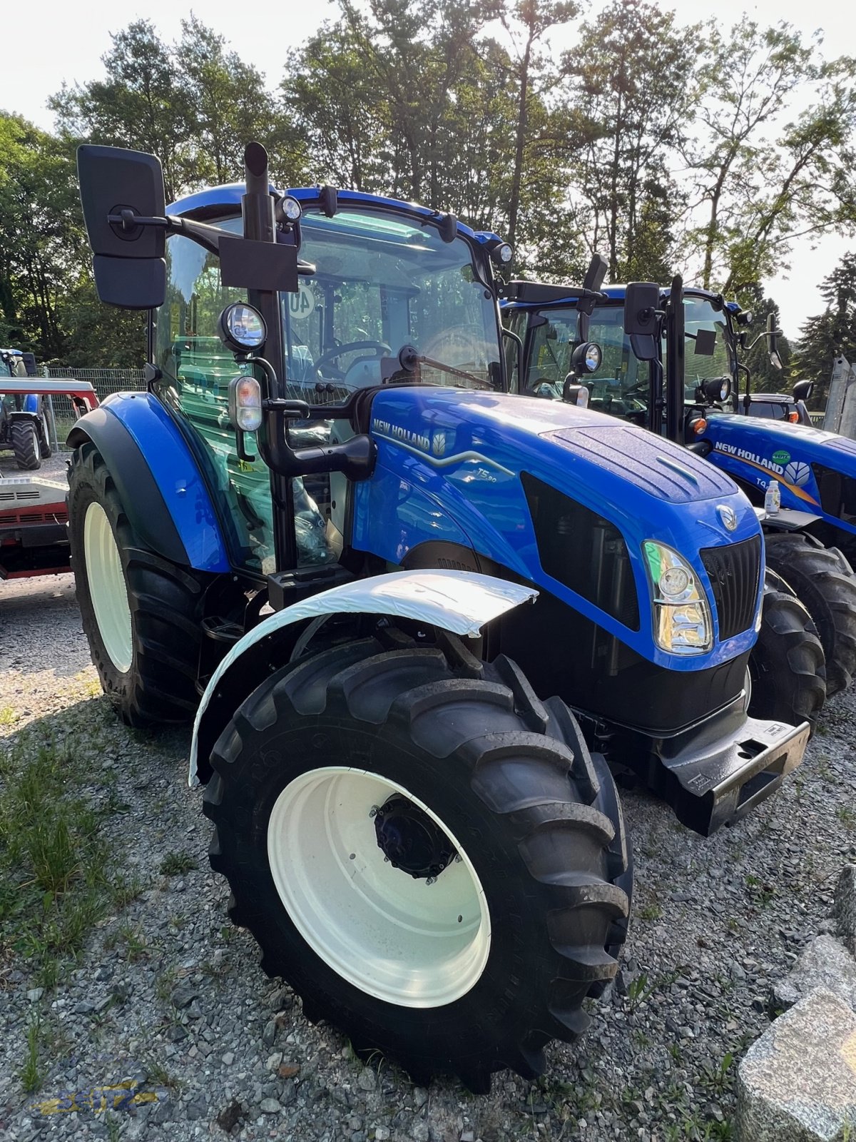 Traktor of the type New Holland T5.90 DC, Neumaschine in Lindenfels-Glattbach (Picture 1)