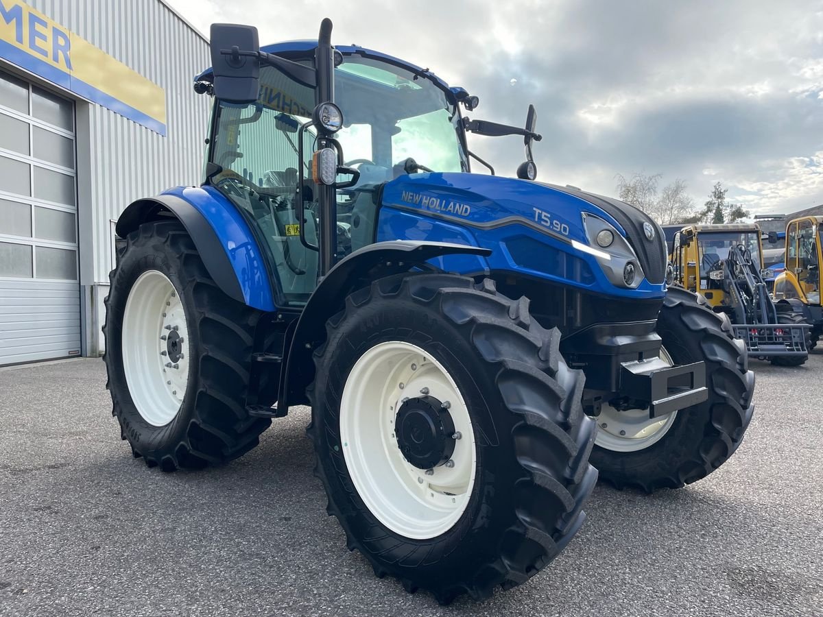 Traktor van het type New Holland T5.90 Dual Command NEW, Neumaschine in Burgkirchen (Foto 8)