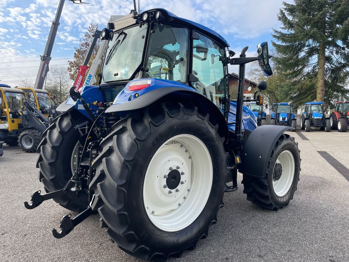 Traktor van het type New Holland T5.90 Dual Command NEW, Neumaschine in Burgkirchen (Foto 5)