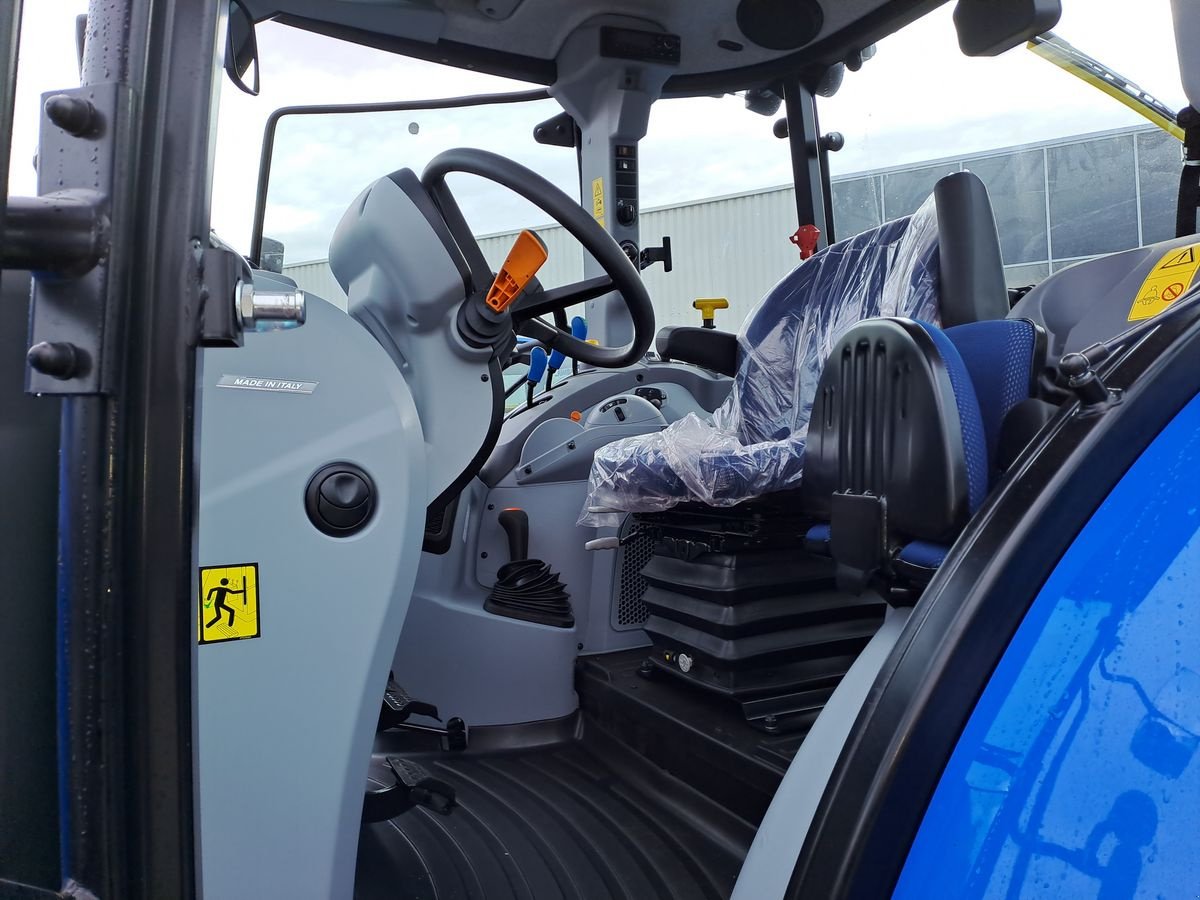 Traktor van het type New Holland T5.90 Dual Command, Neumaschine in Burgkirchen (Foto 5)