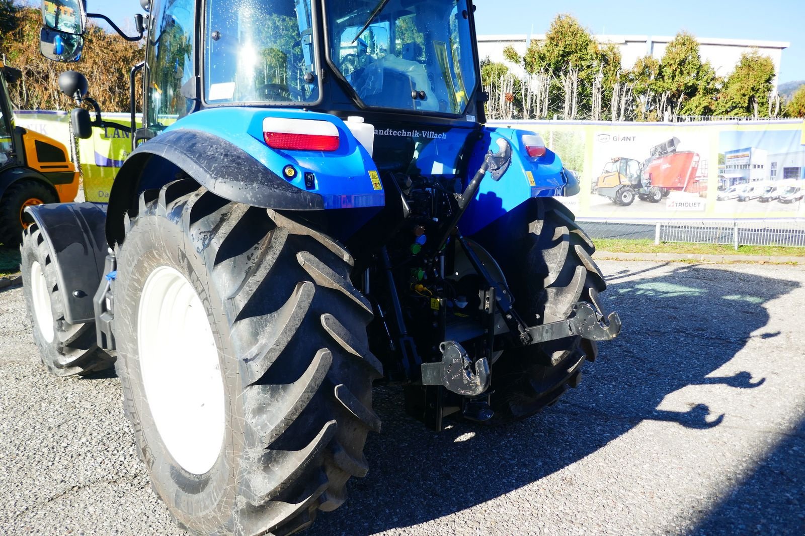 Traktor des Typs New Holland T5.90 Dual Command, Neumaschine in Villach (Bild 4)