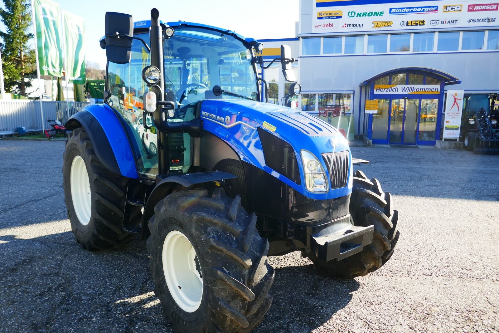 Traktor des Typs New Holland T5.90 Dual Command, Neumaschine in Villach (Bild 3)