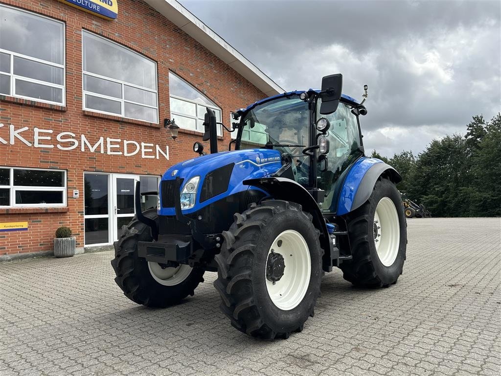 Traktor of the type New Holland T5.90 Kampagne incl. Stoll 530TL frontlæsser, Gebrauchtmaschine in Gjerlev J. (Picture 2)