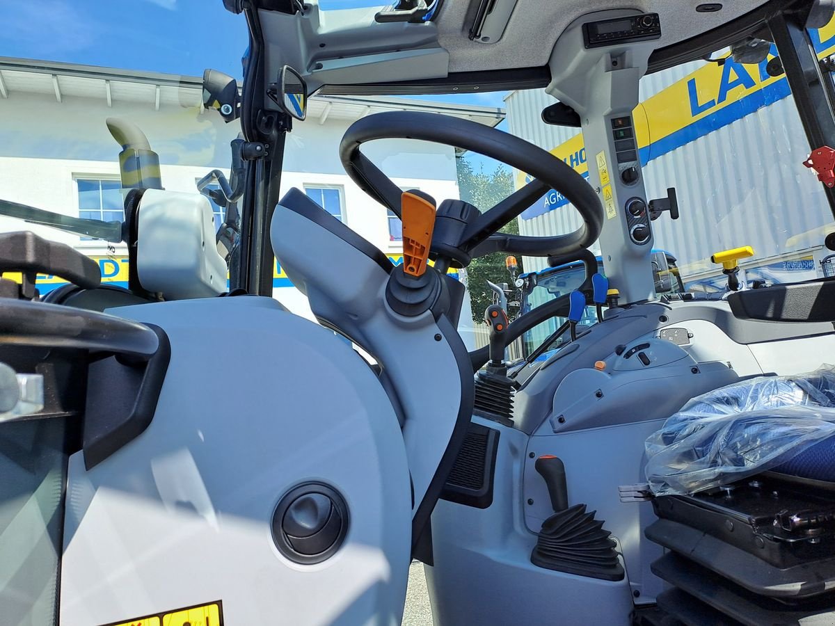 Traktor du type New Holland T5.90, Neumaschine en Burgkirchen (Photo 13)