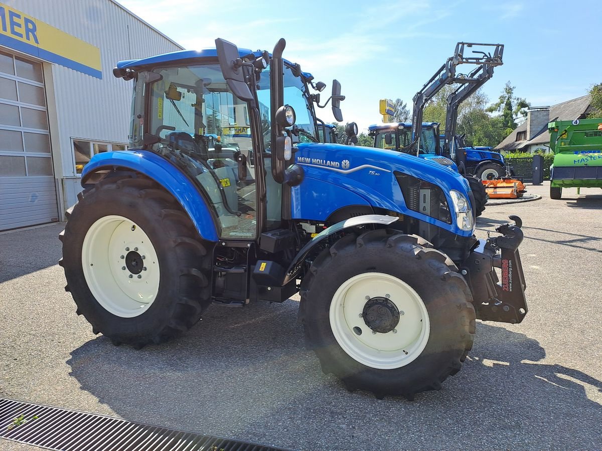 Traktor des Typs New Holland T5.90, Neumaschine in Burgkirchen (Bild 10)