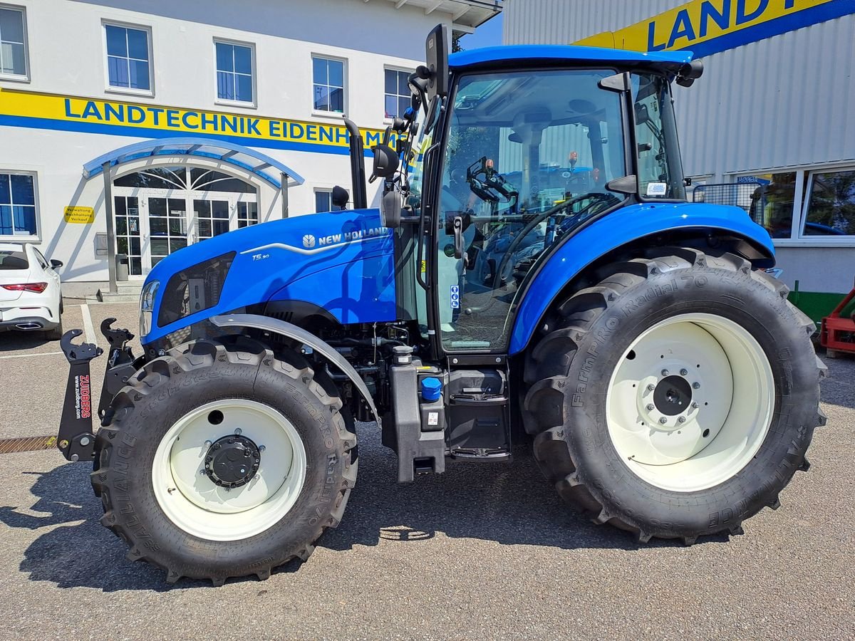 Traktor des Typs New Holland T5.90, Neumaschine in Burgkirchen (Bild 3)