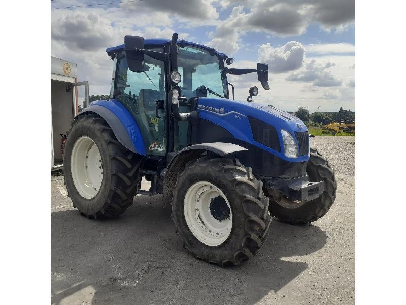 Traktor от тип New Holland T5.90, Gebrauchtmaschine в HERLIN LE SEC (Снимка 2)