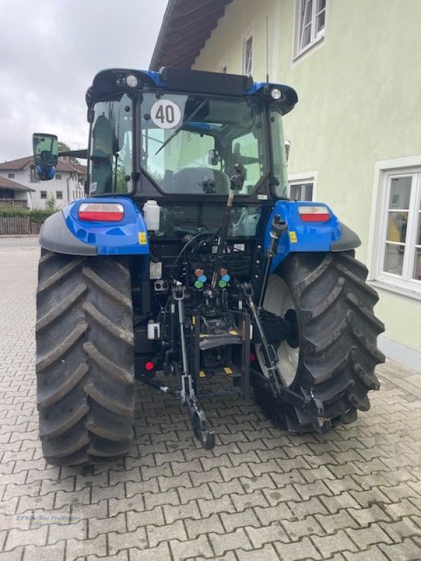 Traktor des Typs New Holland T5.90, Neumaschine in Obing (Bild 3)