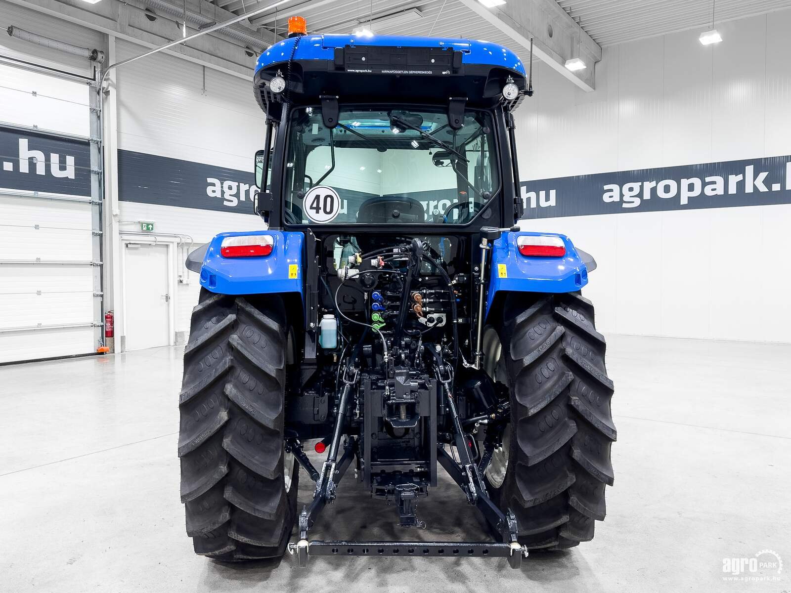 Traktor of the type New Holland T5.90S, Gebrauchtmaschine in Csengele (Picture 5)