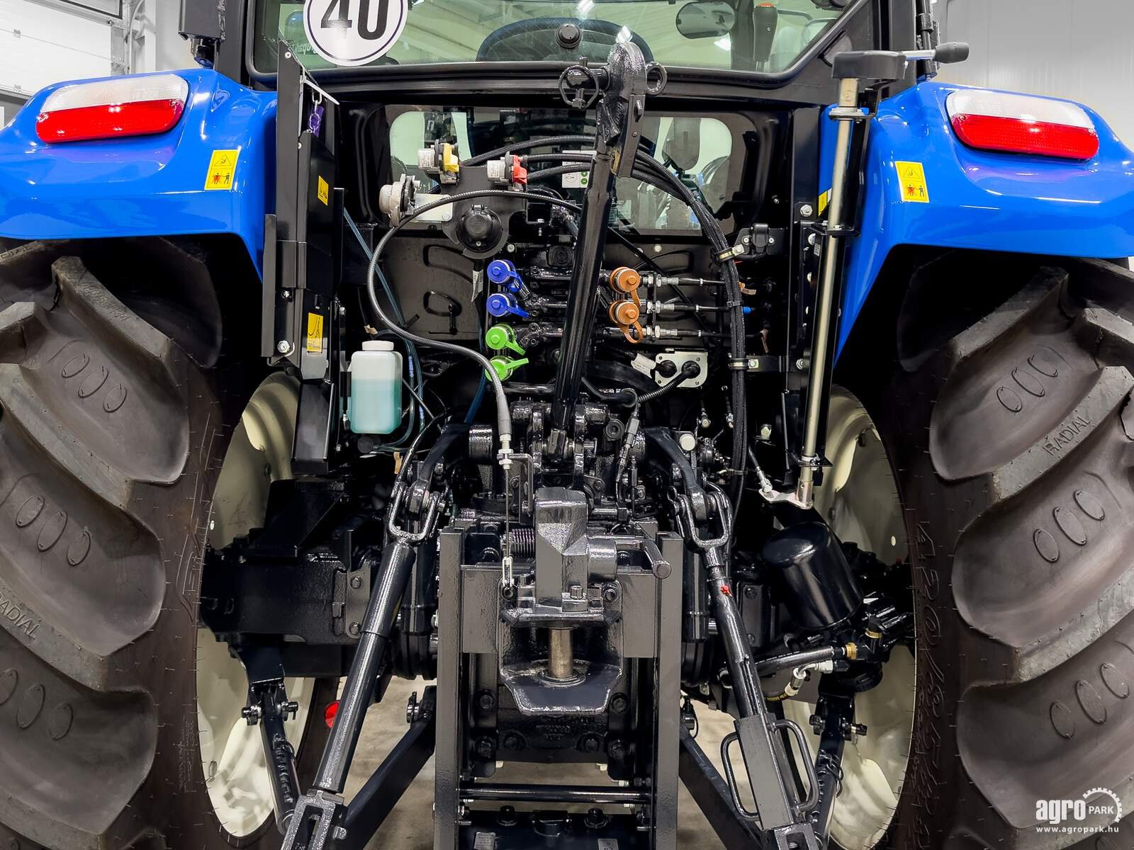 Traktor van het type New Holland T5.90S, Gebrauchtmaschine in Csengele (Foto 7)