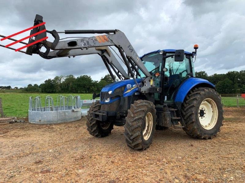 Traktor typu New Holland T5.95, Gebrauchtmaschine w SAINT-GERMAIN DU PUY (Zdjęcie 1)