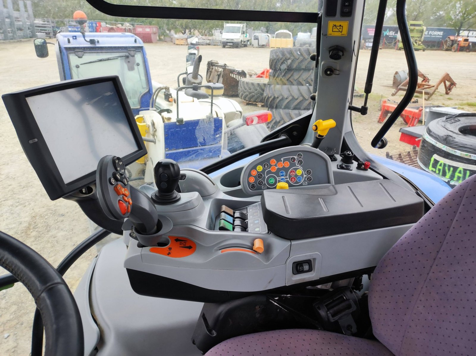 Traktor Türe ait New Holland T6 155 AC, Gebrauchtmaschine içinde Le Horps (resim 9)