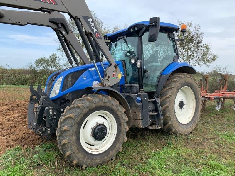 Traktor van het type New Holland T6-155AC, Gebrauchtmaschine in ANTIGNY (Foto 2)