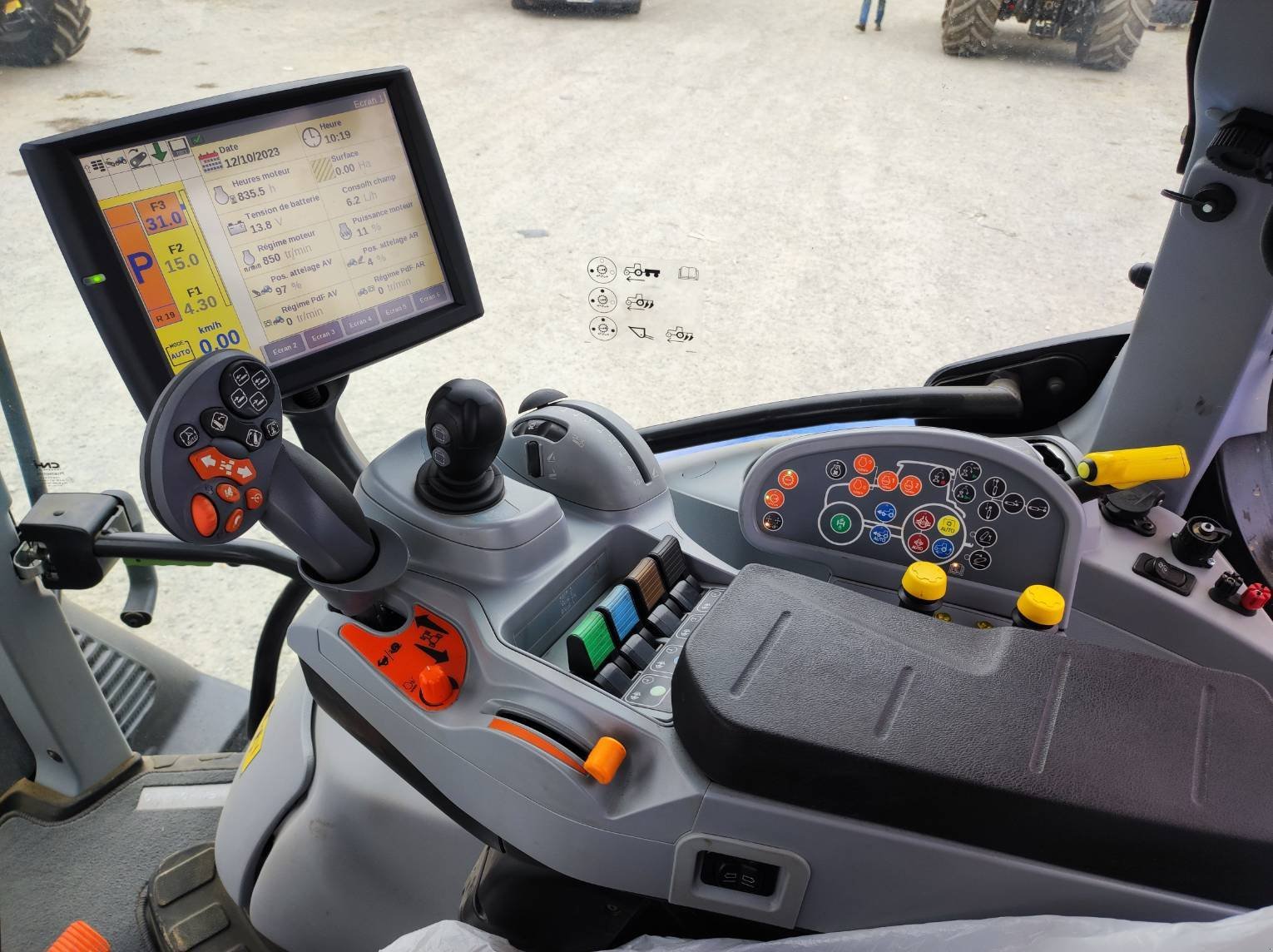 Traktor типа New Holland T6 160 AC, Gebrauchtmaschine в Laval (Фотография 11)