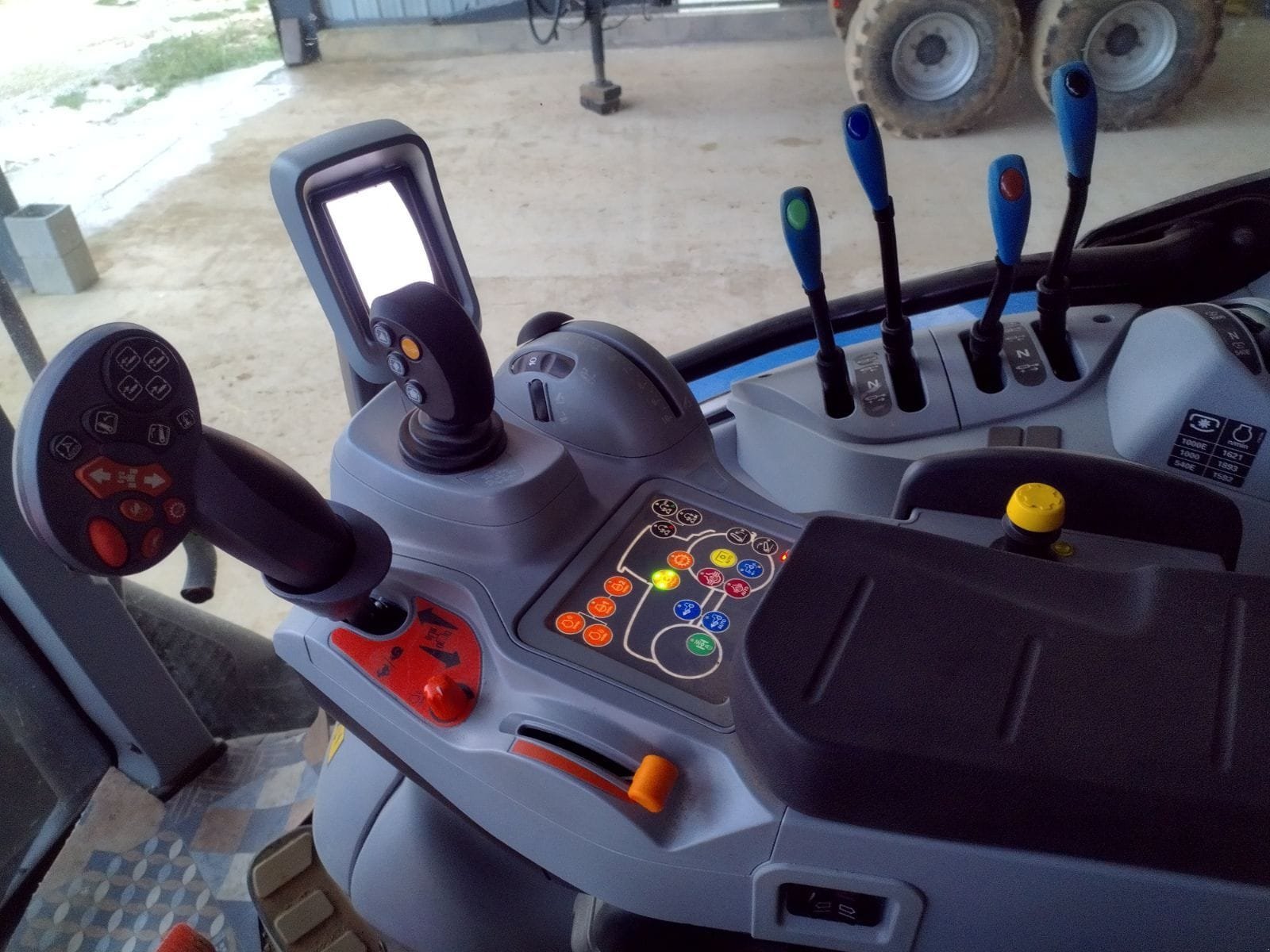 Traktor типа New Holland T6 160 DYNAMIC CDE, Gebrauchtmaschine в Le Horps (Фотография 4)