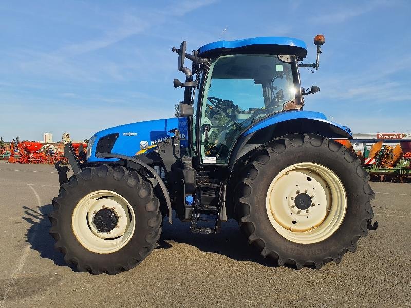 Traktor du type New Holland T6-160AC, Gebrauchtmaschine en ANTIGNY (Photo 2)