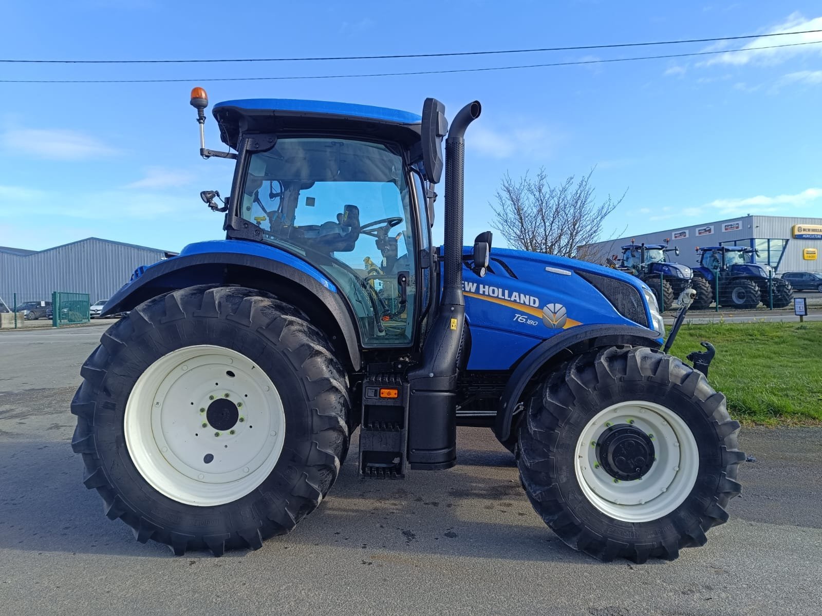 Traktor типа New Holland T6 180 DYNAMIC CDE, Gebrauchtmaschine в Laval (Фотография 9)