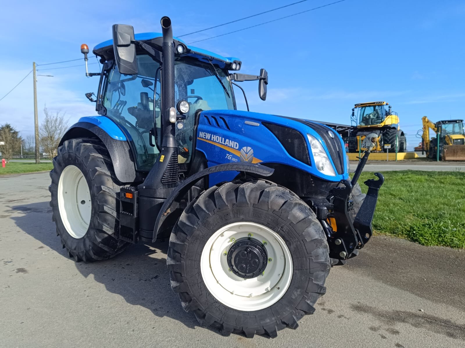 Traktor des Typs New Holland T6 180 DYNAMIC CDE, Gebrauchtmaschine in Laval (Bild 4)