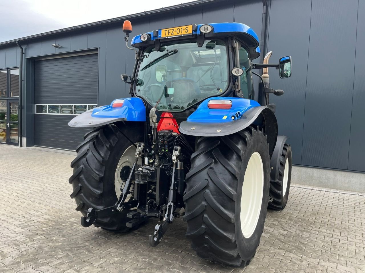 Traktor van het type New Holland T6010, Gebrauchtmaschine in Daarle (Foto 5)