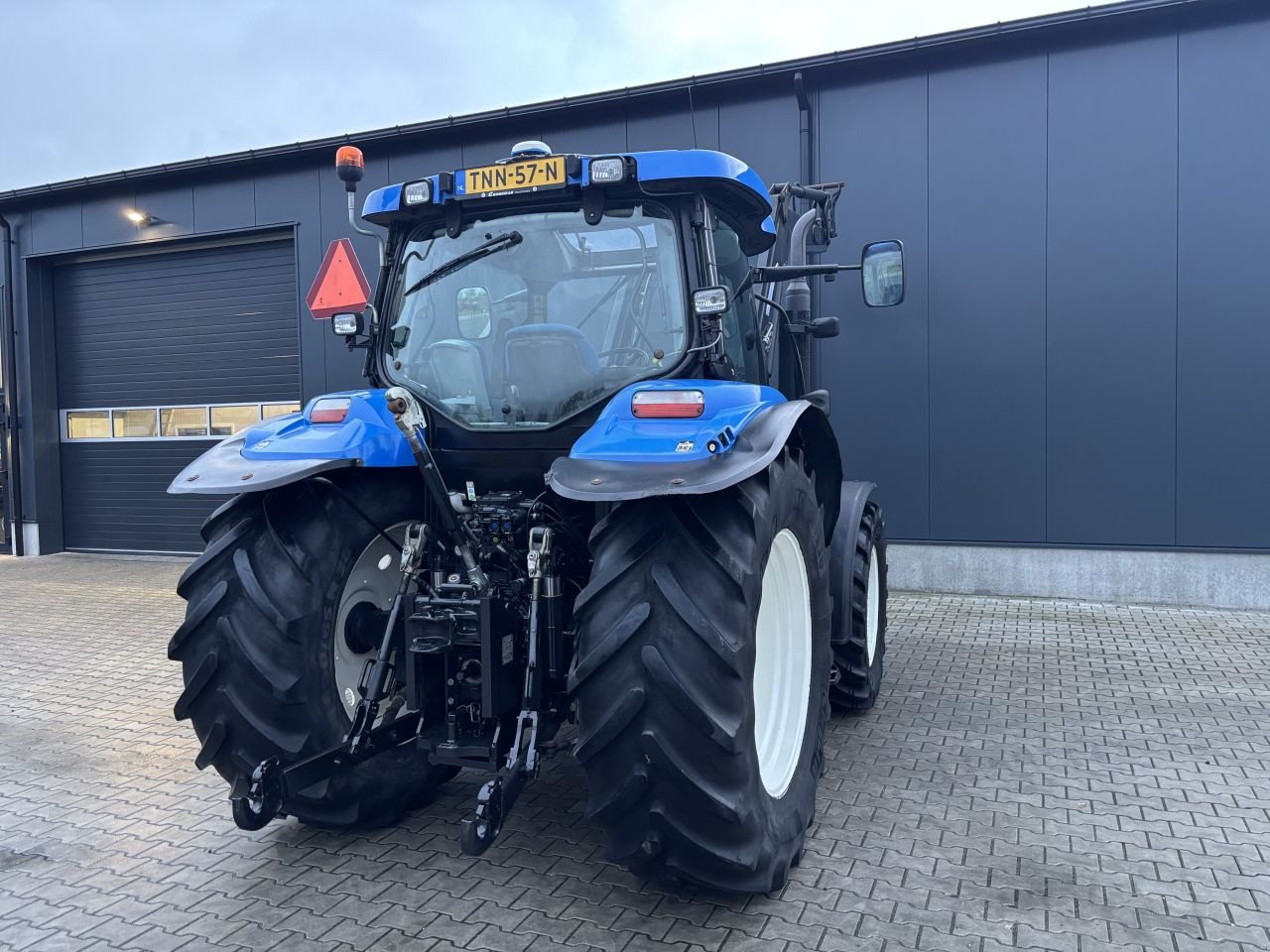 Traktor of the type New Holland T6010, Gebrauchtmaschine in Daarle (Picture 5)