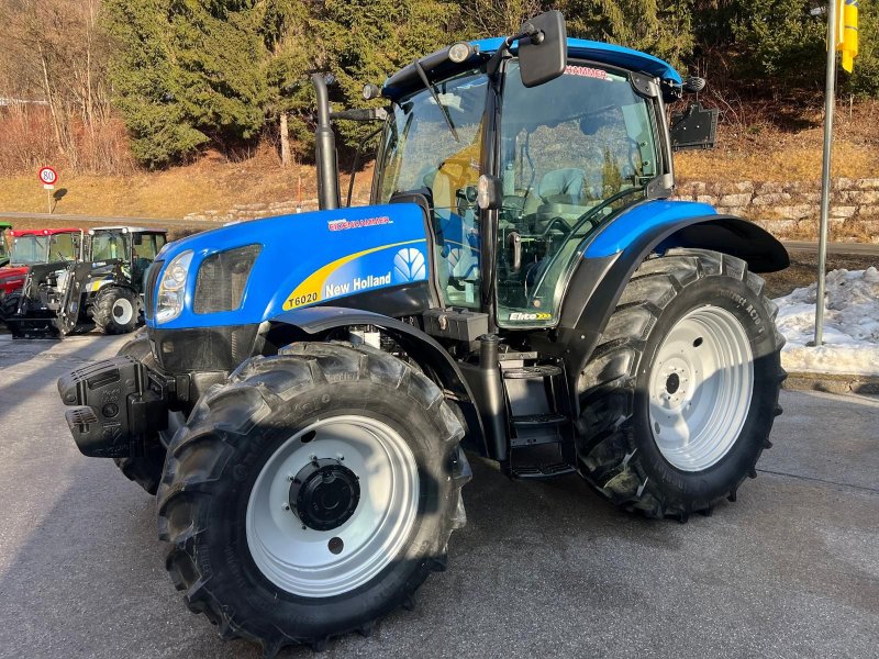 Traktor van het type New Holland T6020 Elite, Gebrauchtmaschine in Burgkirchen