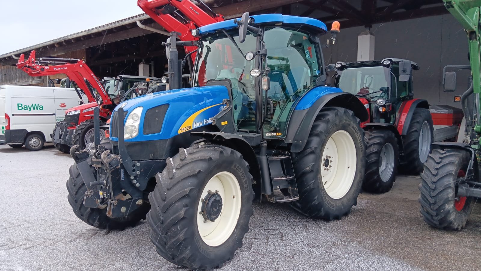 Traktor des Typs New Holland T6020 Elite, Gebrauchtmaschine in Pfarrkirchen (Bild 1)