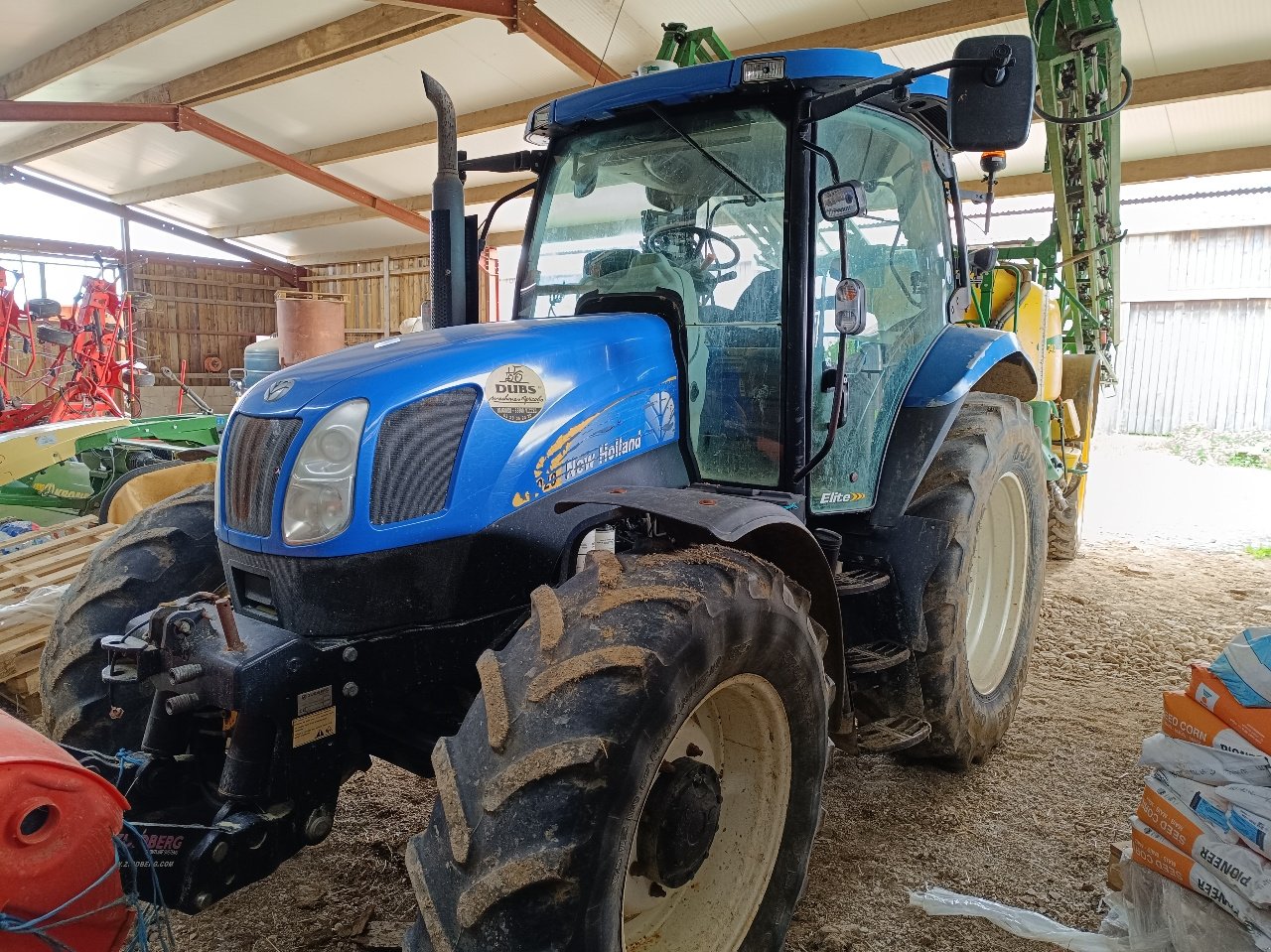 Traktor des Typs New Holland T6020 élite, Gebrauchtmaschine in MANDRES-SUR-VAIR (Bild 1)