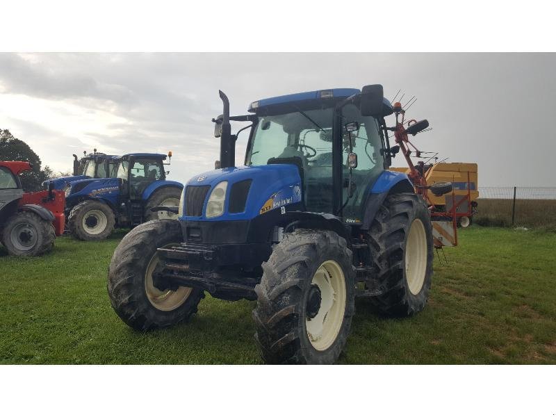 Traktor du type New Holland T6020, Gebrauchtmaschine en CHAUMONT (Photo 1)