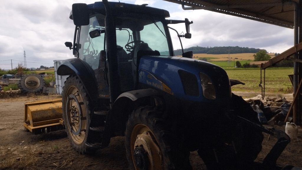 Traktor van het type New Holland T6020, Gebrauchtmaschine in ENNEZAT (Foto 1)