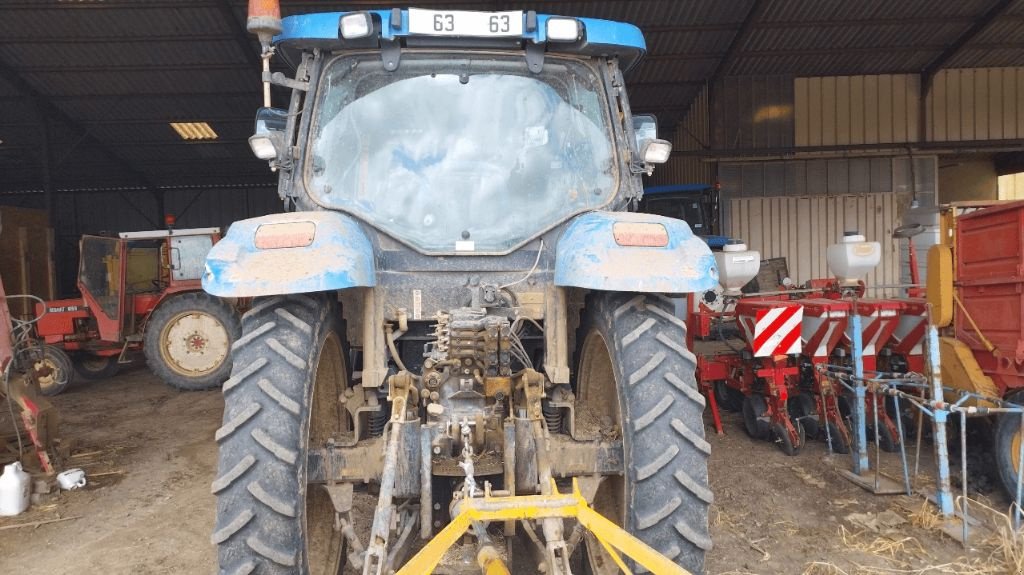 Traktor typu New Holland T6020, Gebrauchtmaschine w ENNEZAT (Zdjęcie 4)