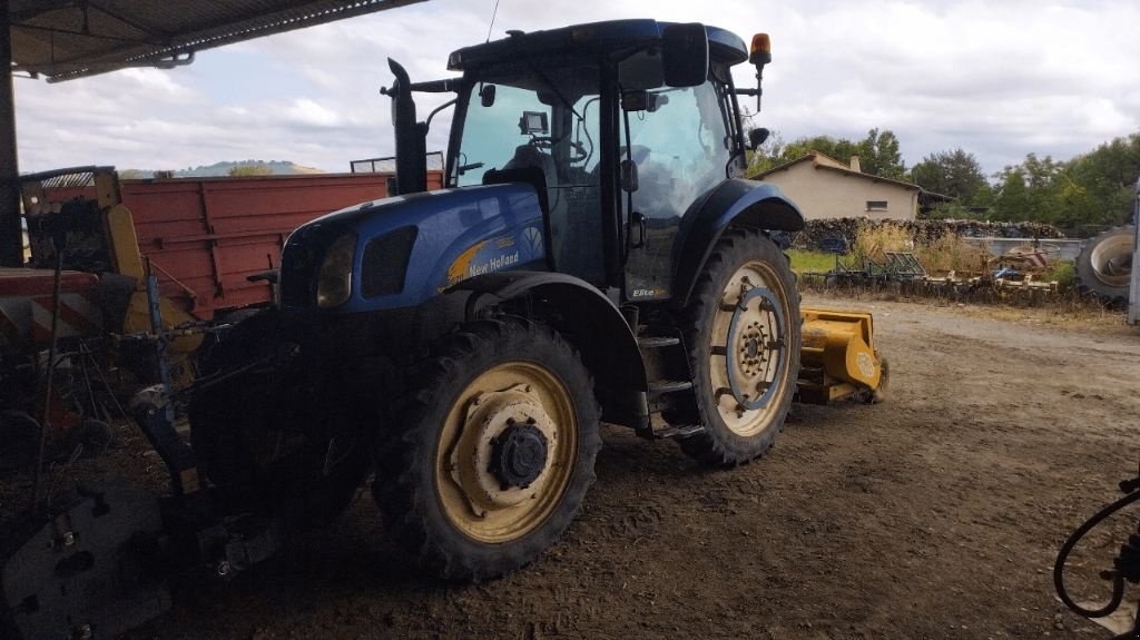 Traktor des Typs New Holland T6020, Gebrauchtmaschine in ENNEZAT (Bild 6)