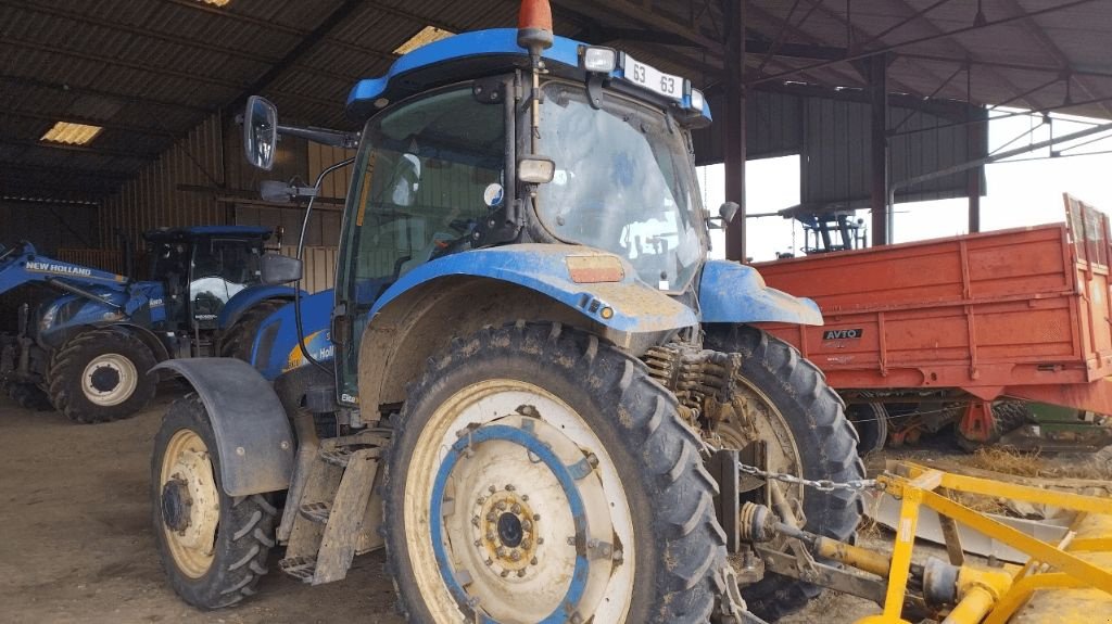 Traktor tip New Holland T6020, Gebrauchtmaschine in ENNEZAT (Poză 2)