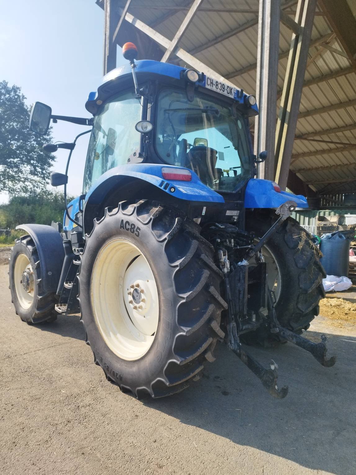 Traktor типа New Holland T6020ELITE, Gebrauchtmaschine в Le Horps (Фотография 3)