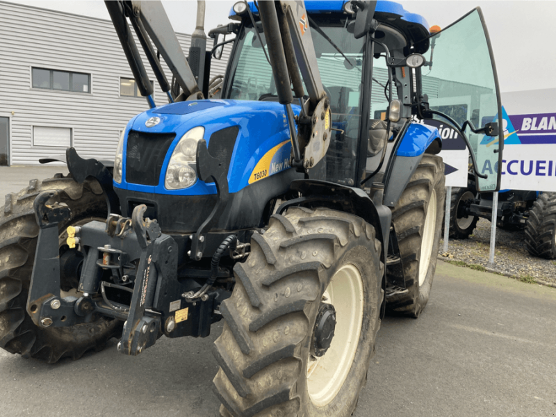 Traktor of the type New Holland T6030 ELITE, Gebrauchtmaschine in CINTHEAUX (Picture 1)