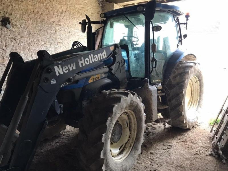 Traktor des Typs New Holland T6030, Gebrauchtmaschine in CHAUMONT (Bild 2)